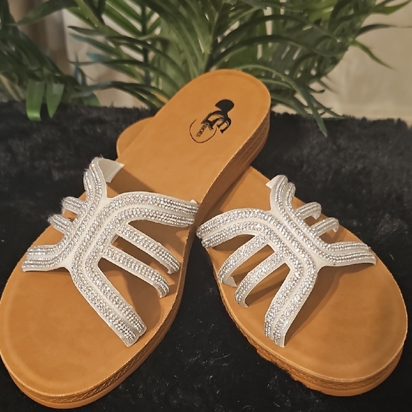 Chic Silver Women's Sandals - Picture 1 of 4